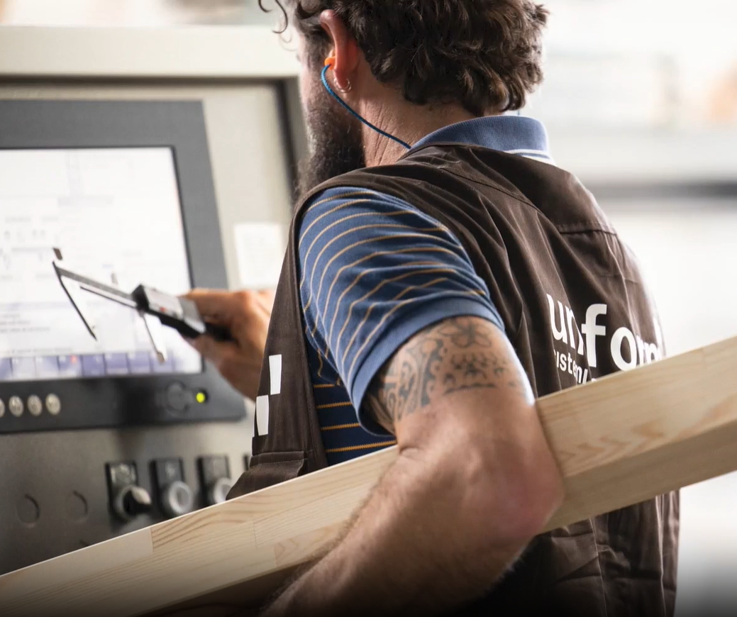 Lavorazione legno in Uniform