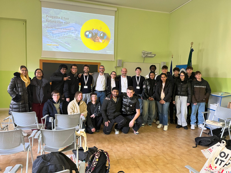 foto di gruppo con ragazzi pitentino