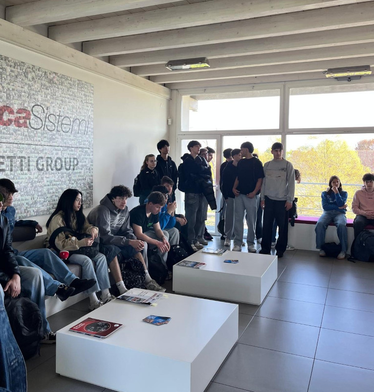 classi quinte informatica itis fermi mantova in visita da zucchetti logistics