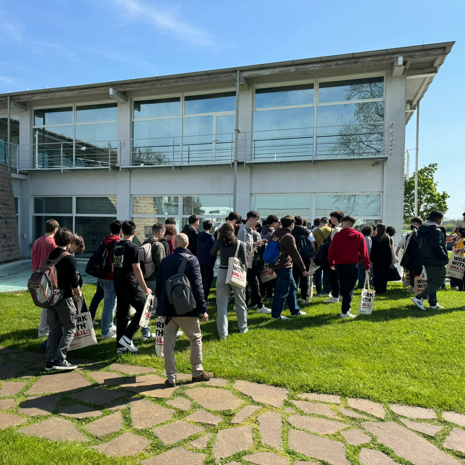 studenti-itis-visita-replica-sistemi